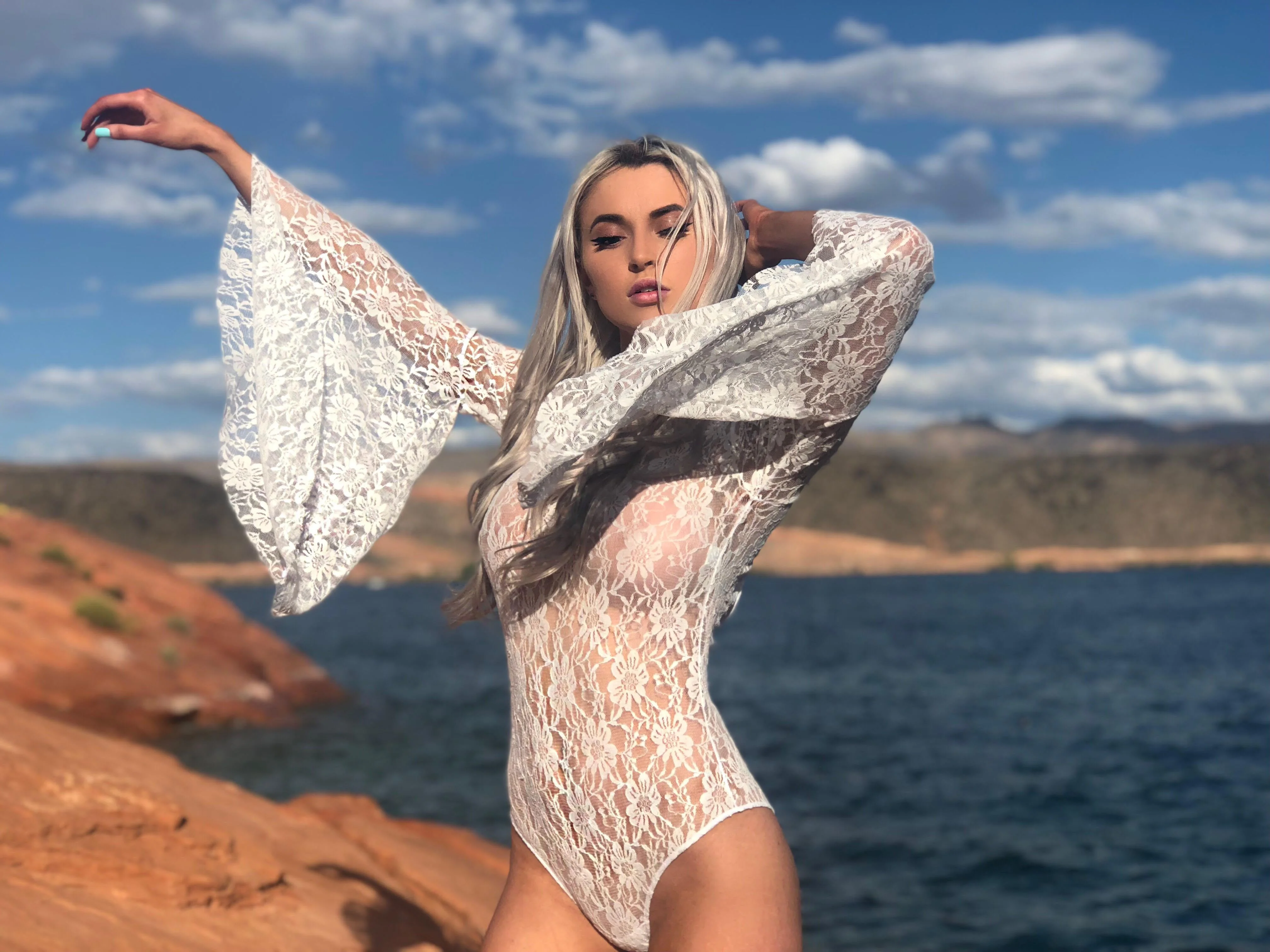 White Daisy Lace Bodysuit - Image 4